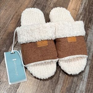 REVITALIGN Cozy Brown and Cream Slippers